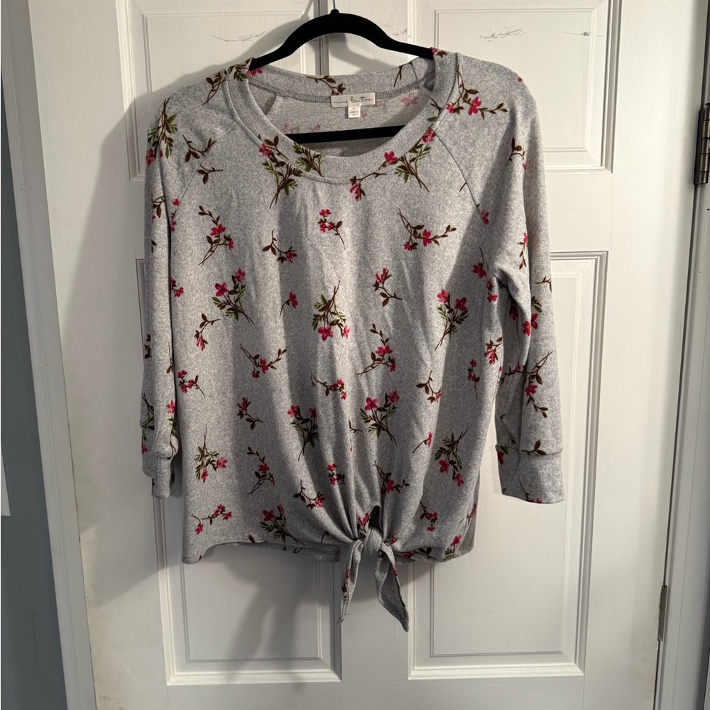Nine Britton Gray Floral Long Sleeve Top